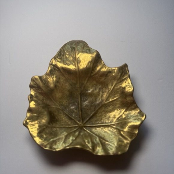 Vintage 1948 Virginia Metalcrafters 3-19 Star Begonia Leaf MCM Brass Dish‎ Tray - Picture 1 of 6